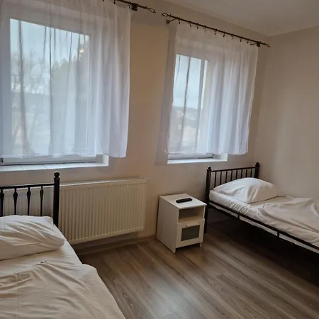 Bed & Breakfast Restauracja I Pod Sikorka *