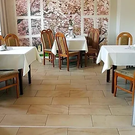 Restauracja I Pod Sikorka Couette-café *
